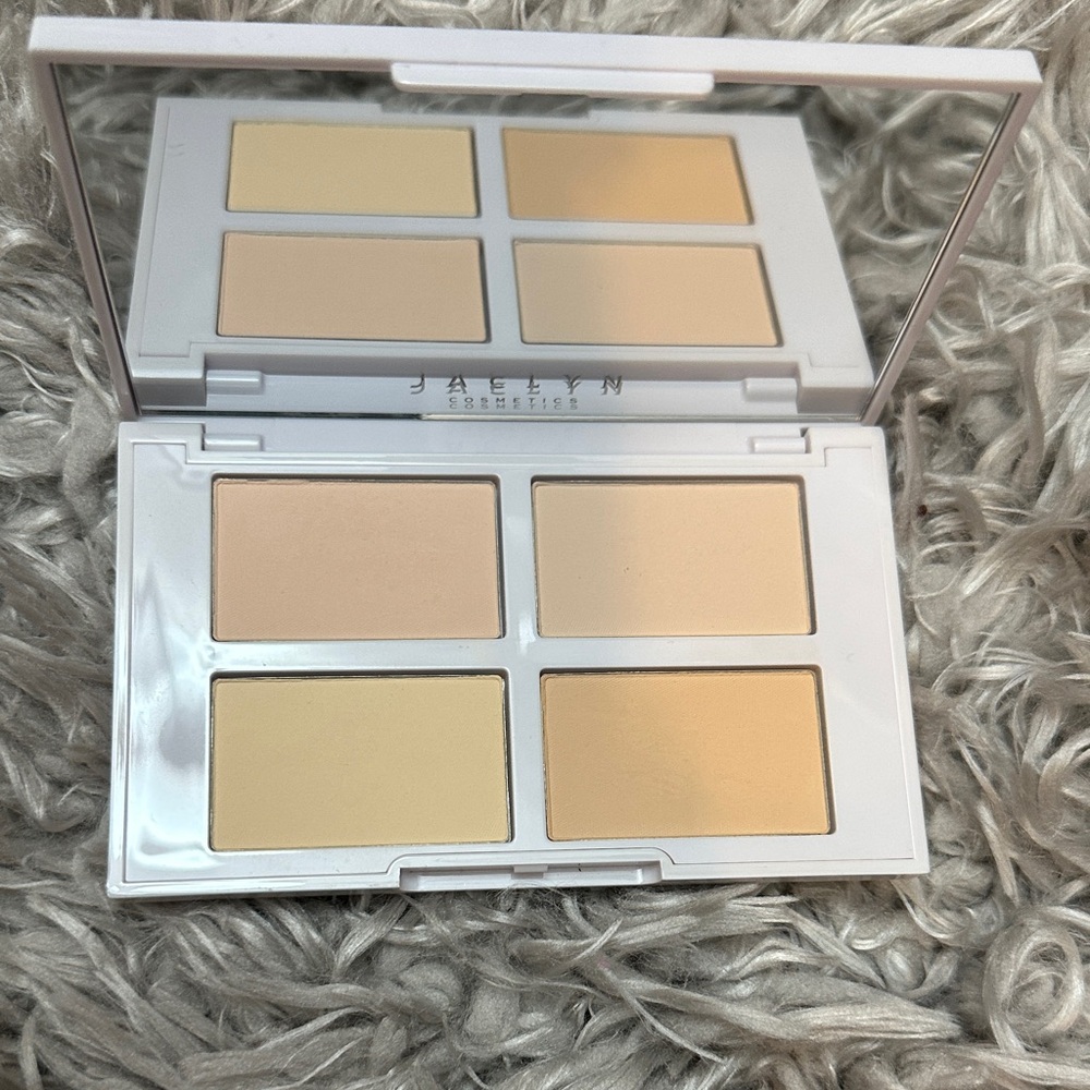 Jaclyn Cosmetics 4 pan highlighting setting powder